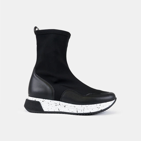 Zapatilla plana de licra de color negro Judith
