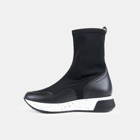 Zapatilla plana de licra de color negro Judith