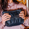 Bolso de bandolera de piel arrugada azul marino Cecilia S