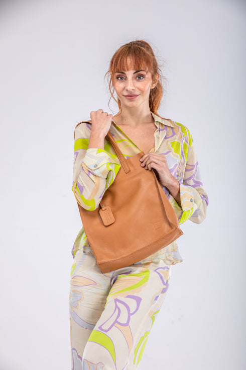 Mala tote de pele lisa de mulher castanha primavera Stella