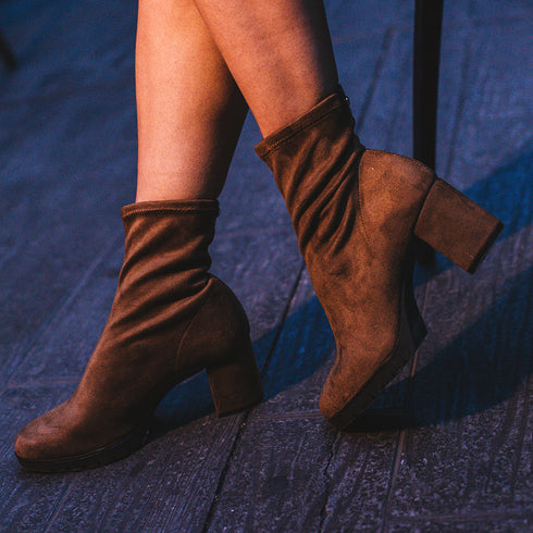 Botines de tacón mujer de antelina marrón Pineda