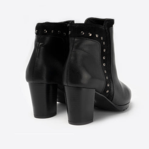 botines-de-piel-mujer-tachuelas