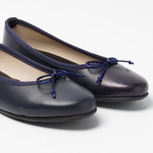 zapato-plano-de-mujer-piel-azul-marino